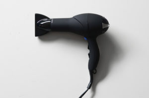 thaw frozen pipes with hair dryer